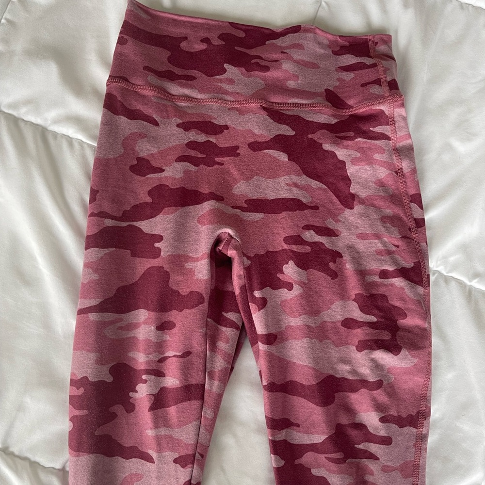 Bombshell Sportswear pink Camo scrunch Leggings